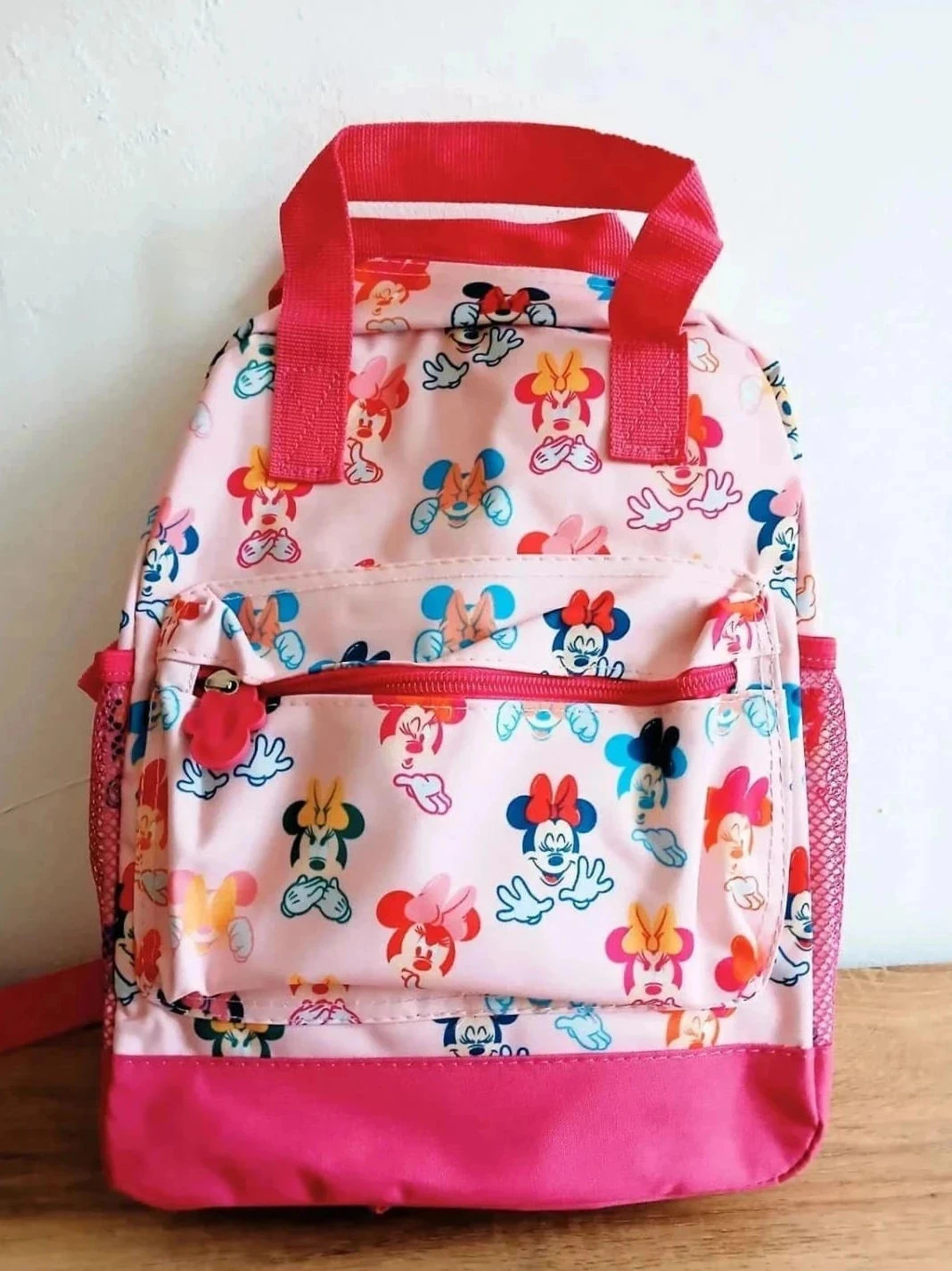 Minnie Mouse Sac à dos Jacob (2 compartiments, 1 poche avant, 2 poches latérales) 27x21,5x13cm